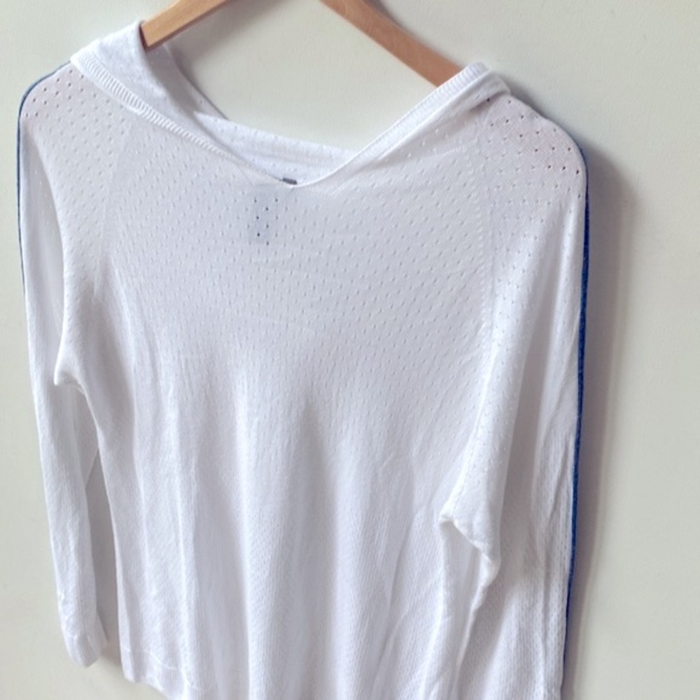 Sweaty Betty Long-sleeve eyelet White hooded top & blue trim on sleeves, Size M - Picture 4 of 10